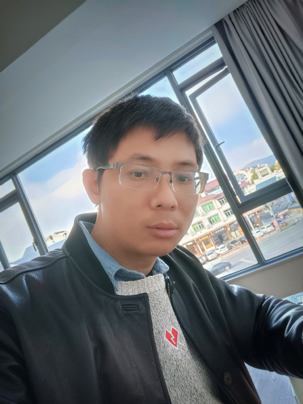 也许只是缺少一个拥抱的第二张照片--南平闪婚服务中心